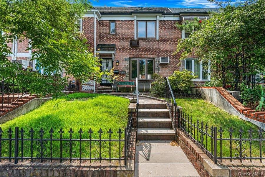 8288 61st RD, Middle Village, NY 11379