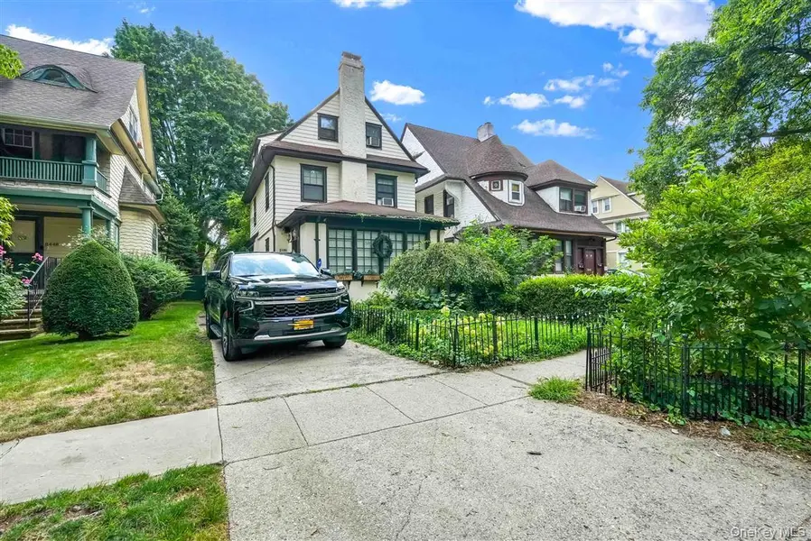 84-44 118th ST, Kew Gardens, NY 11415