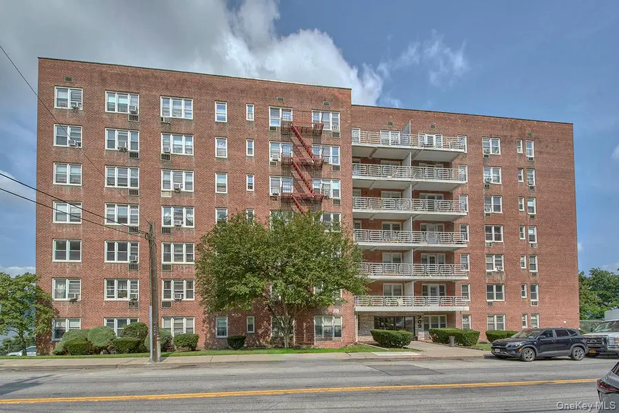 709 Warburton AVE #2F, Yonkers, NY 10701