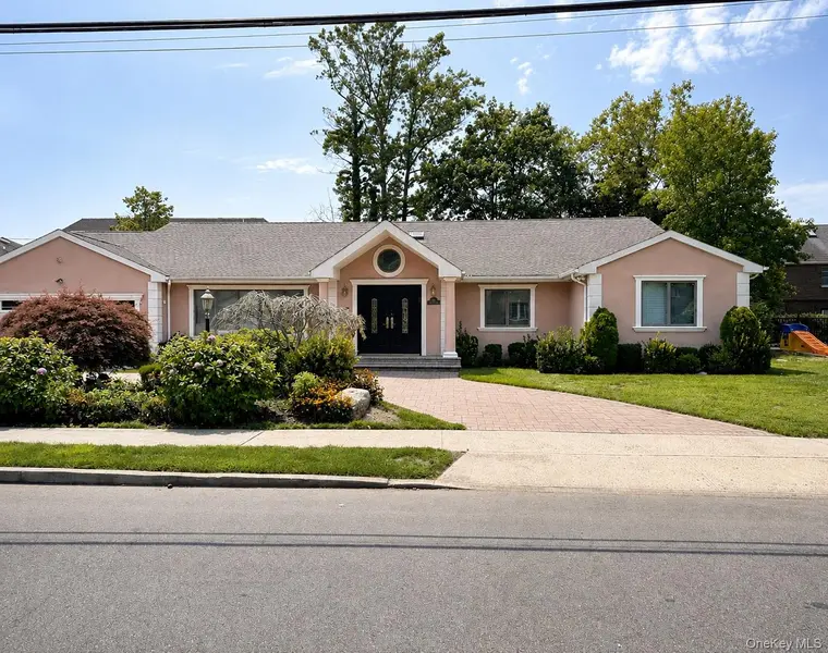 543 Fairway DR, Woodmere, NY 11598