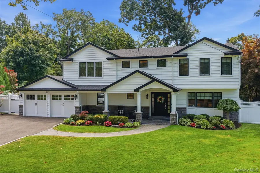 6 Sue CIR, Huntington, NY 11743