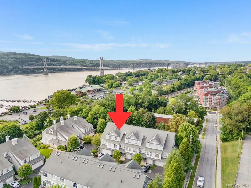 303 Bridgeview DR, Poughkeepsie, NY 12601