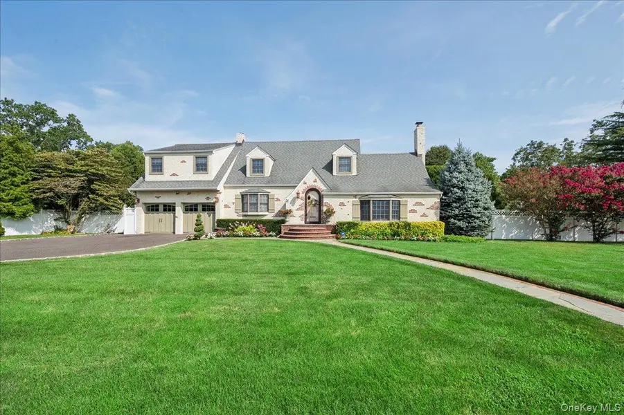 34 Albemarle RD, Westbury, NY 11590