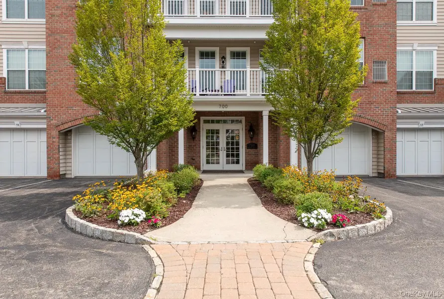 734 Regency DR, Fishkill, NY 12524