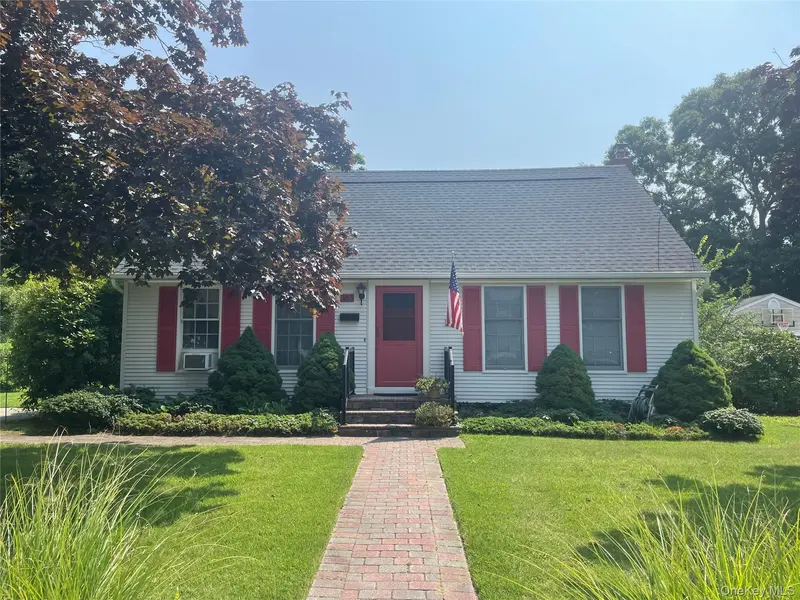 363 3rd AVE, Bayport, NY 11705