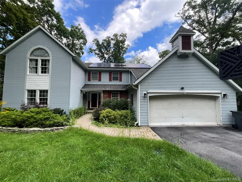 22 Dogwood DR, Central Valley, NY 10917