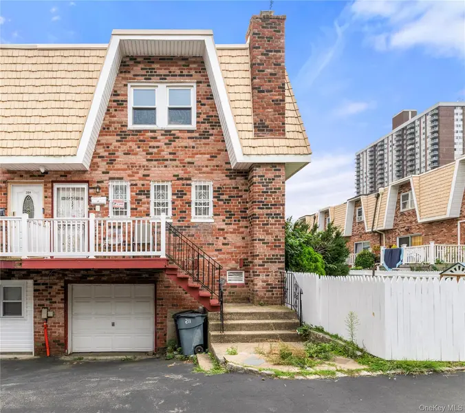 211 Beach 16th ST, Far Rockaway, NY 11691