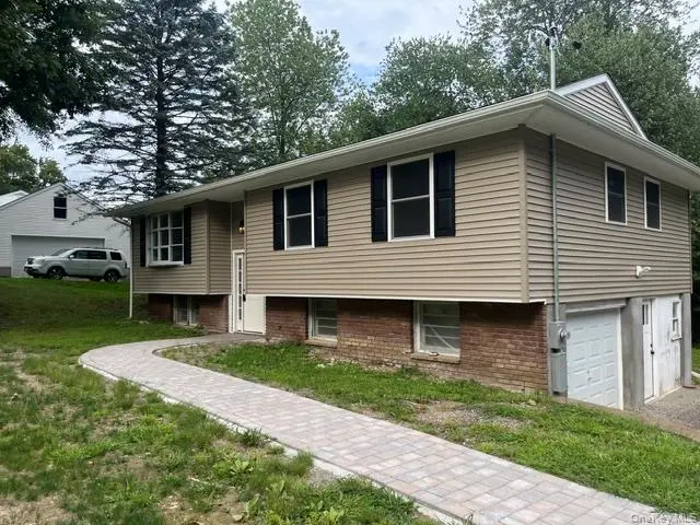 32 Hickman DR, Hopewell Junction, NY 12533