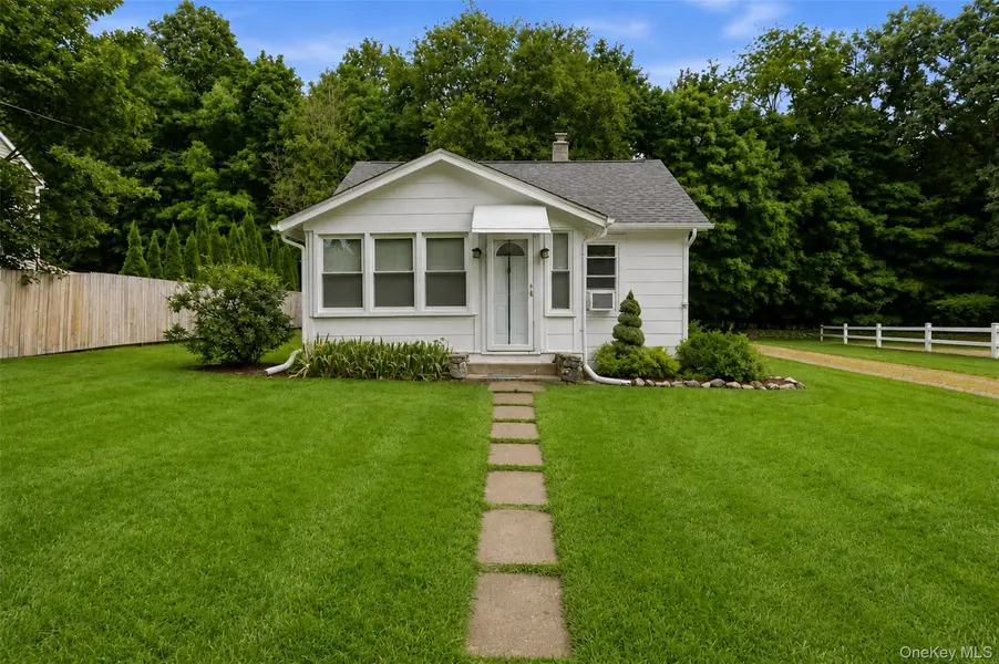 24 Round Lake AVE, Monroe, NY 10950