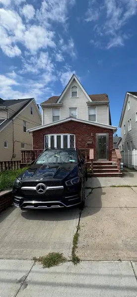 11326 202nd ST, Saint Albans, NY 11412