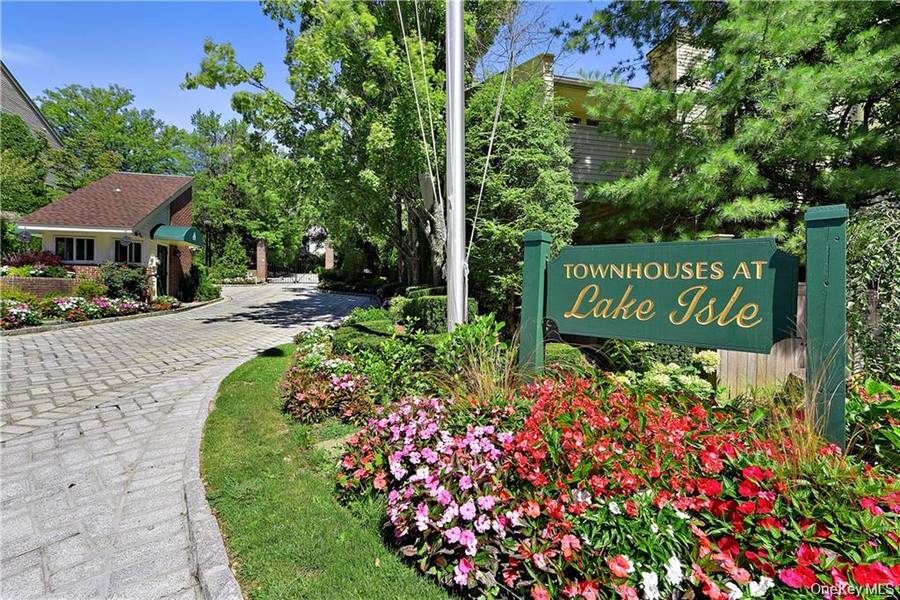 40 Waterside Close, Eastchester, NY 10709