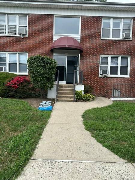 9 Stokes RD #2B, Yonkers, NY 10710