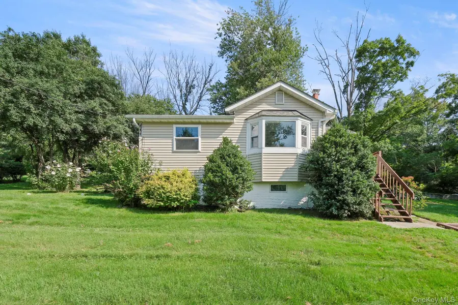 15 Crestwood TRL, Monroe, NY 10950