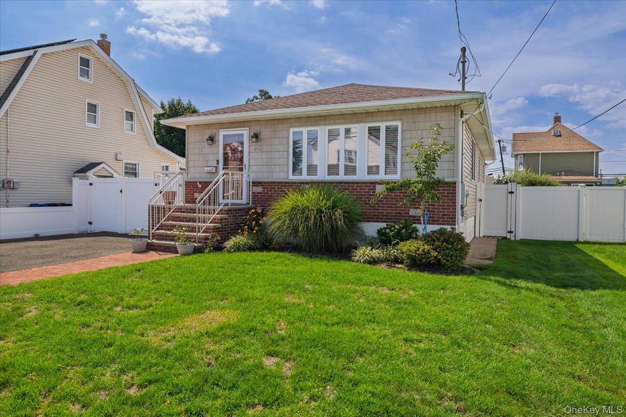 145 Bismark AVE, Valley Stream, NY 11581
