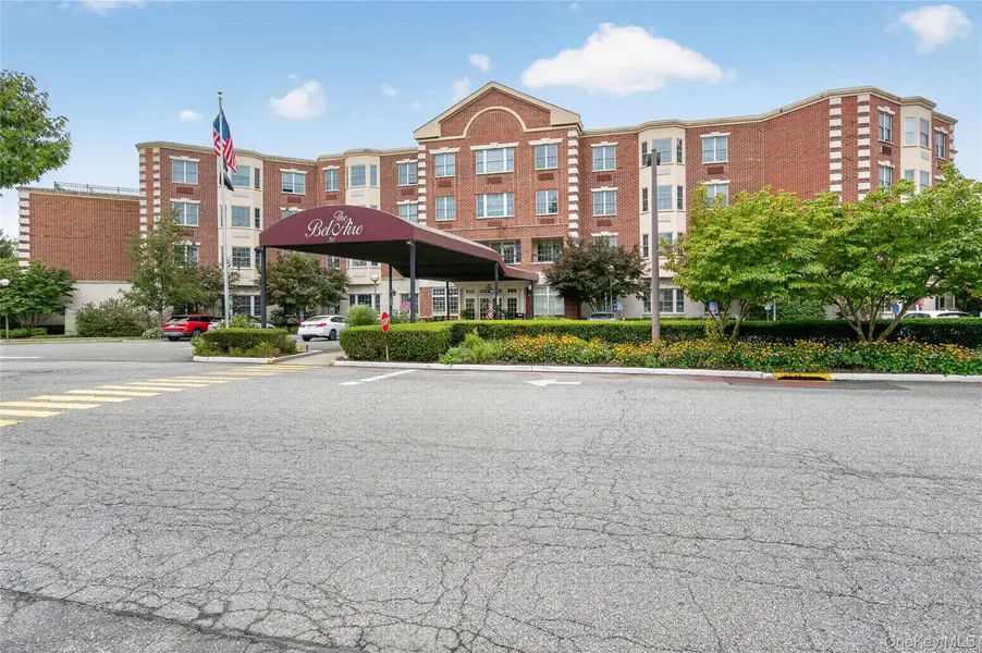 50 Merrick AVE #423, East Meadow, NY 11554