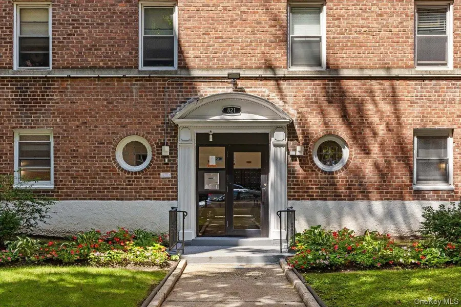 821 Bronx River RD #4D, Bronxville, NY 10708