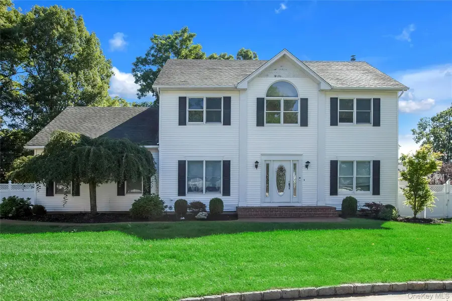 11 Raphael BLVD, Nesconset, NY 11767