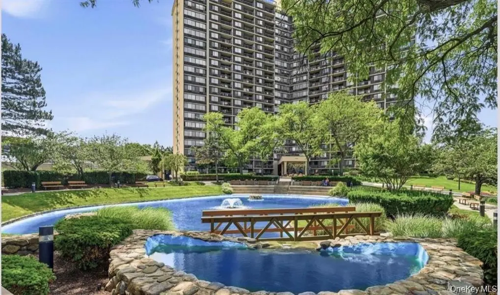 1 Bay Club DR #16H, Bayside, NY 11360