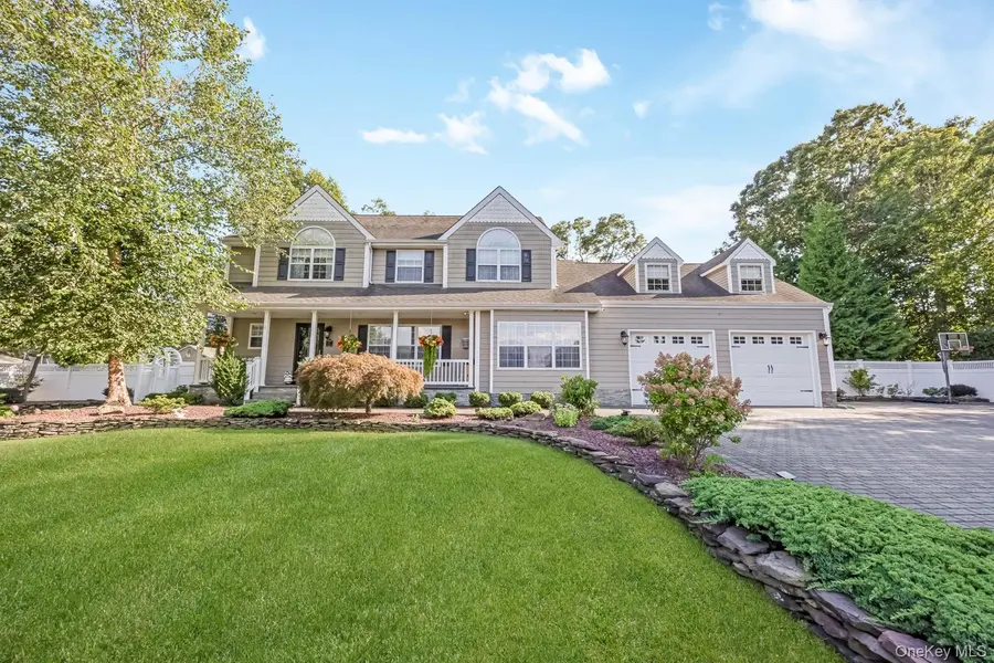 4 Vera CT, Centereach, NY 11720