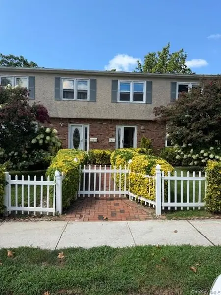 11 Chestnut ST, Glen Cove, NY 11542