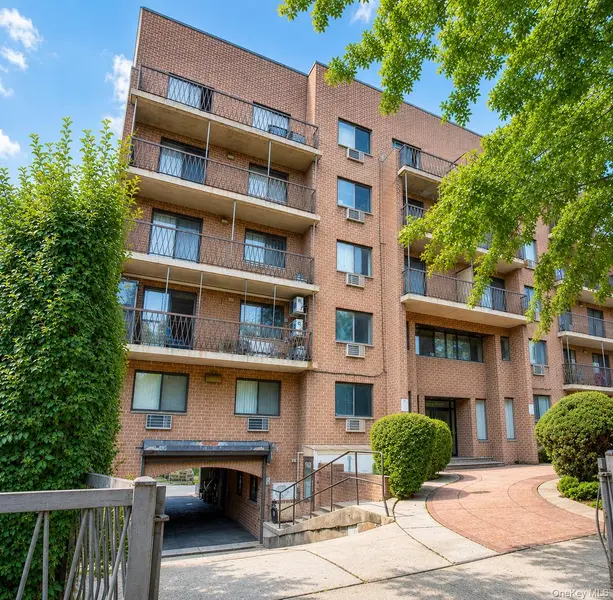 147-45 Barclay AVE #L3, Flushing, NY 11355