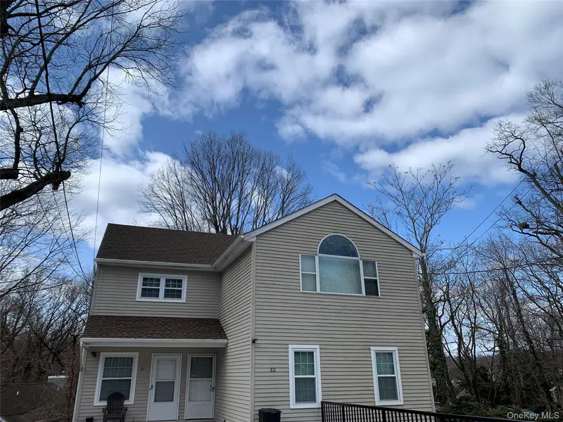 32 Hammond RD, Glen Cove, NY 11542