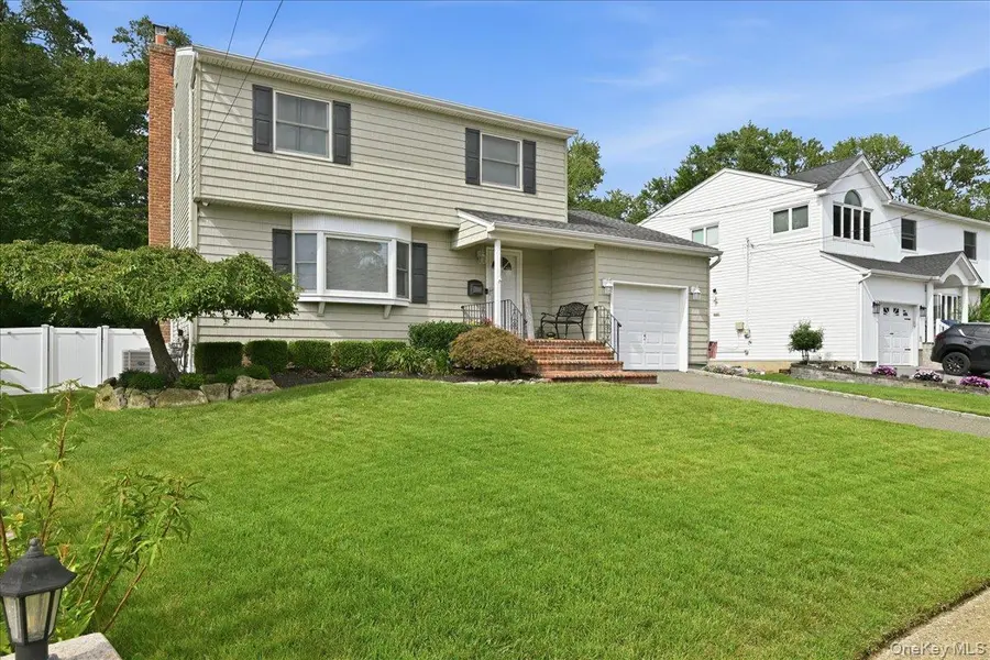 1530 Kimberly CT, Wantagh, NY 11793