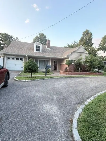 164 E Rockaway RD, Hewlett, NY 11557