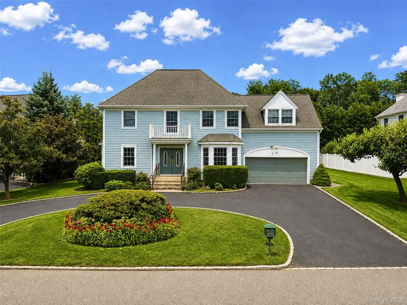14 Mackay WAY, Roslyn, NY 11576