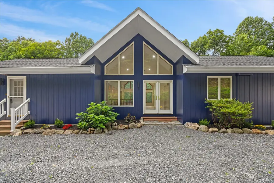 24 Babbling Brook LN, Cold Spring, NY 10516