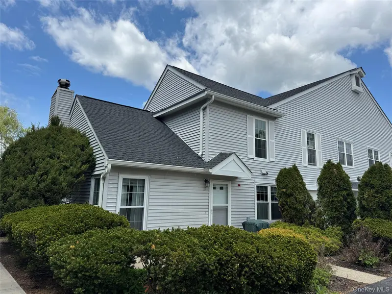 24 Olde Wagon RD, Warwick, NY 10990