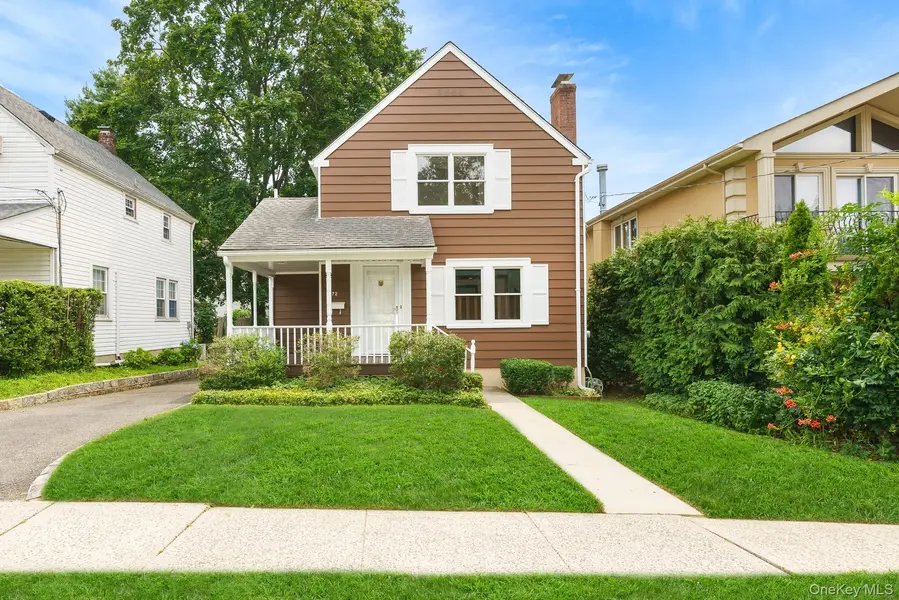 72 Park AVE, Port Washington, NY 11050