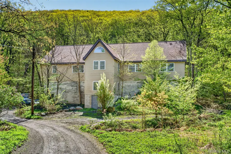 12 Summit TRL, Blooming Grove, NY 10950