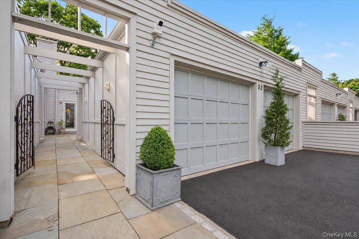 32 Beechwood WAY, Briarcliff Manor, NY 10510