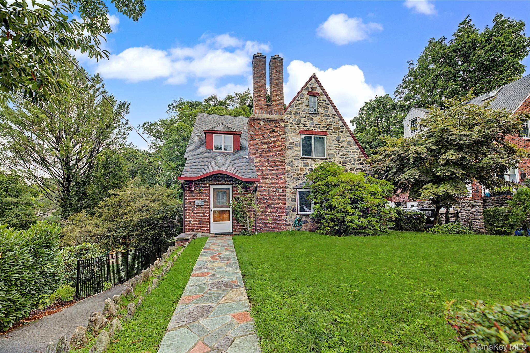 37 Lansdowne DR, Larchmont, NY 10538