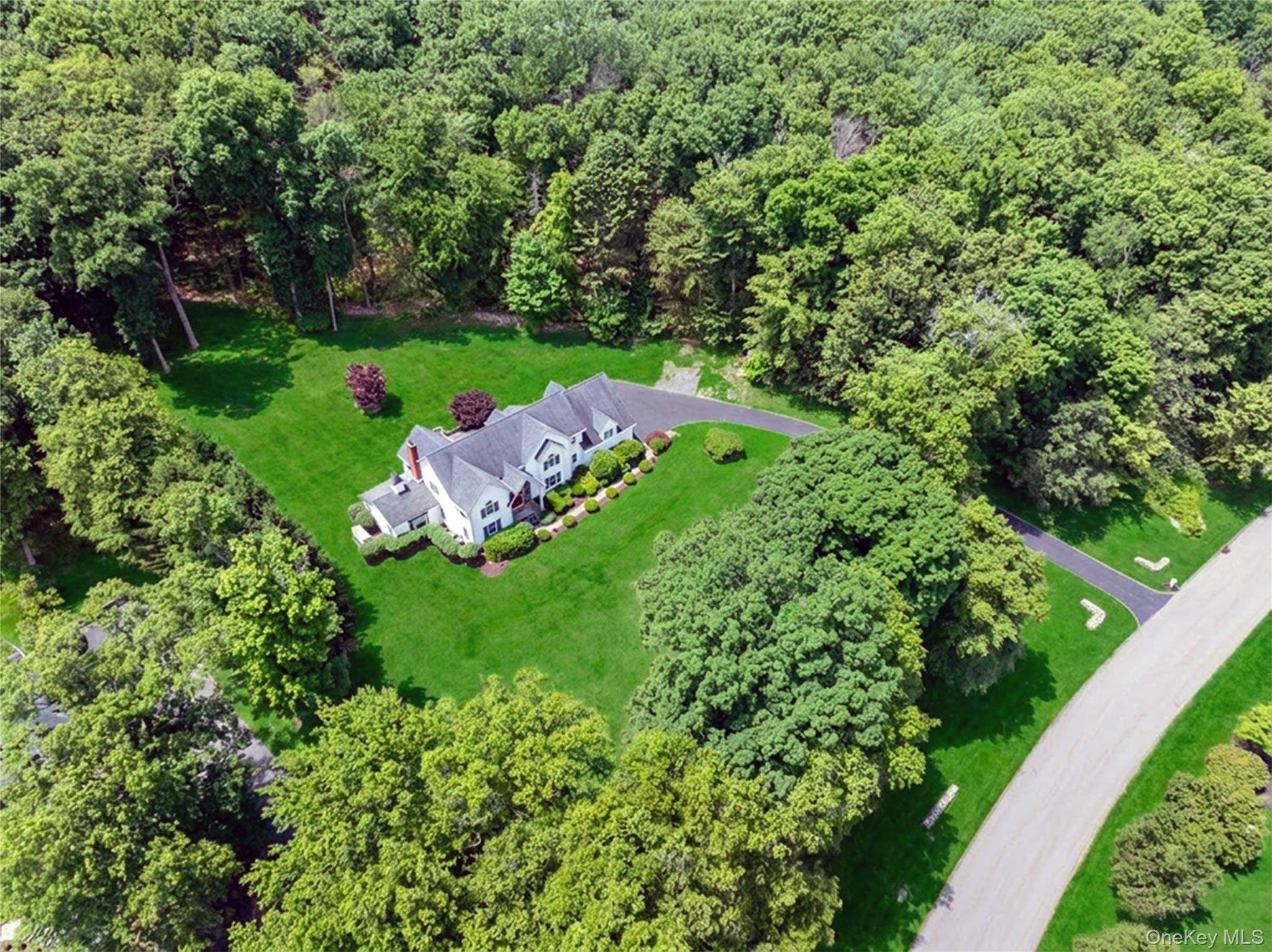 10 Adams Farm RD, Katonah, NY 10536