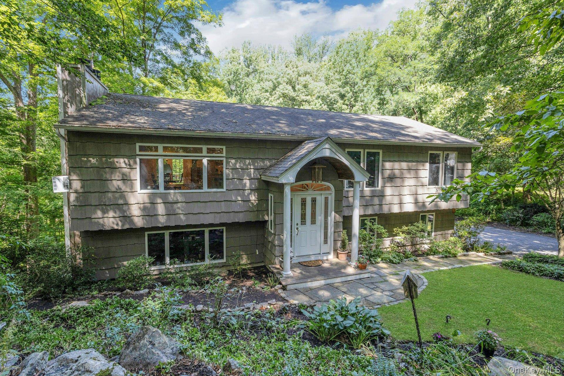 99 Lakeside DR, Katonah, NY 10536