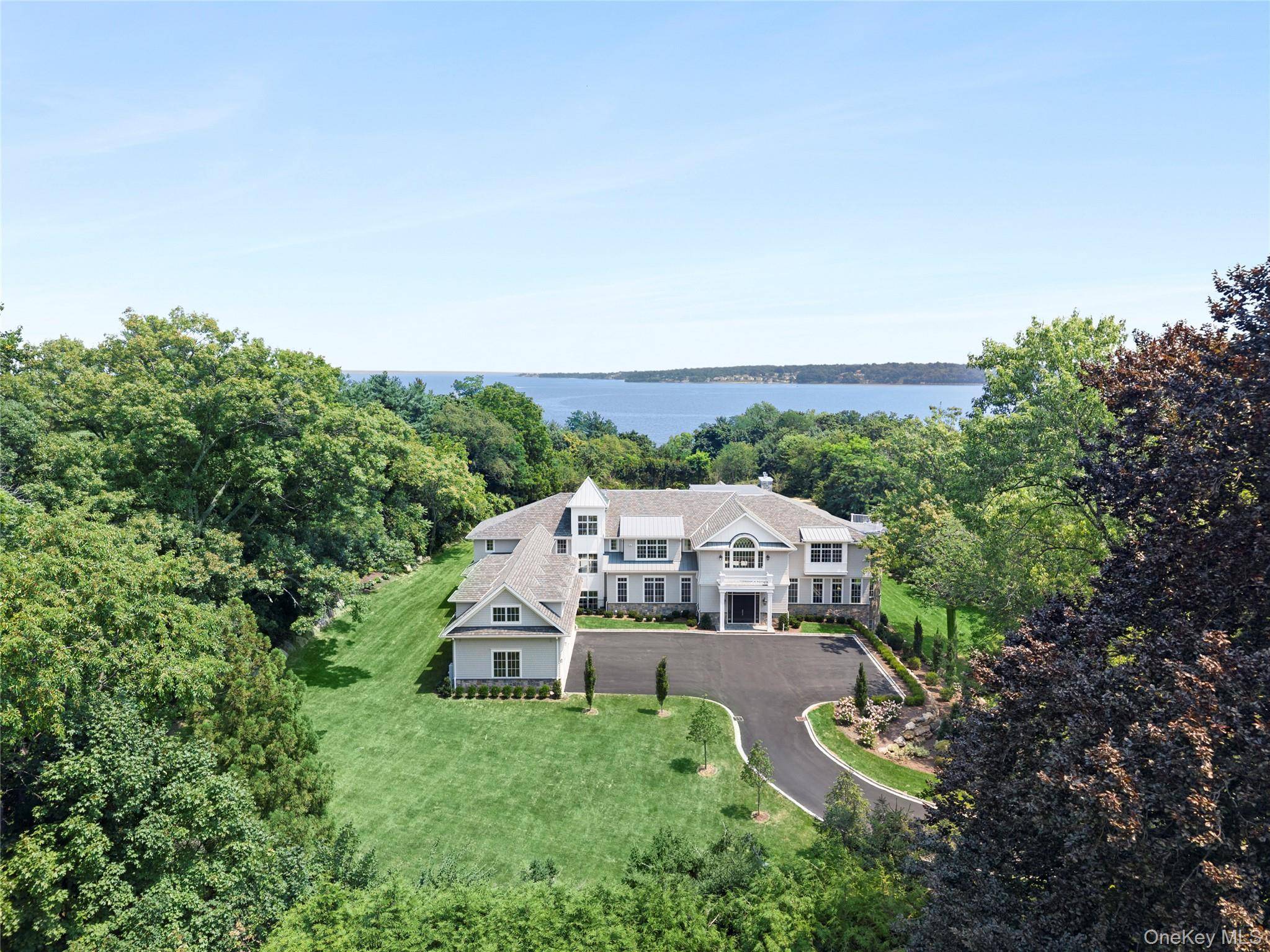 4 Shepherds LN, Sands Point, NY 11050