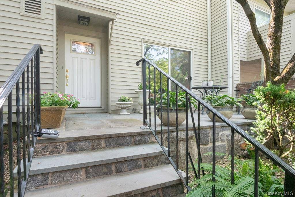 8 Waterside Close, Eastchester, NY 10709