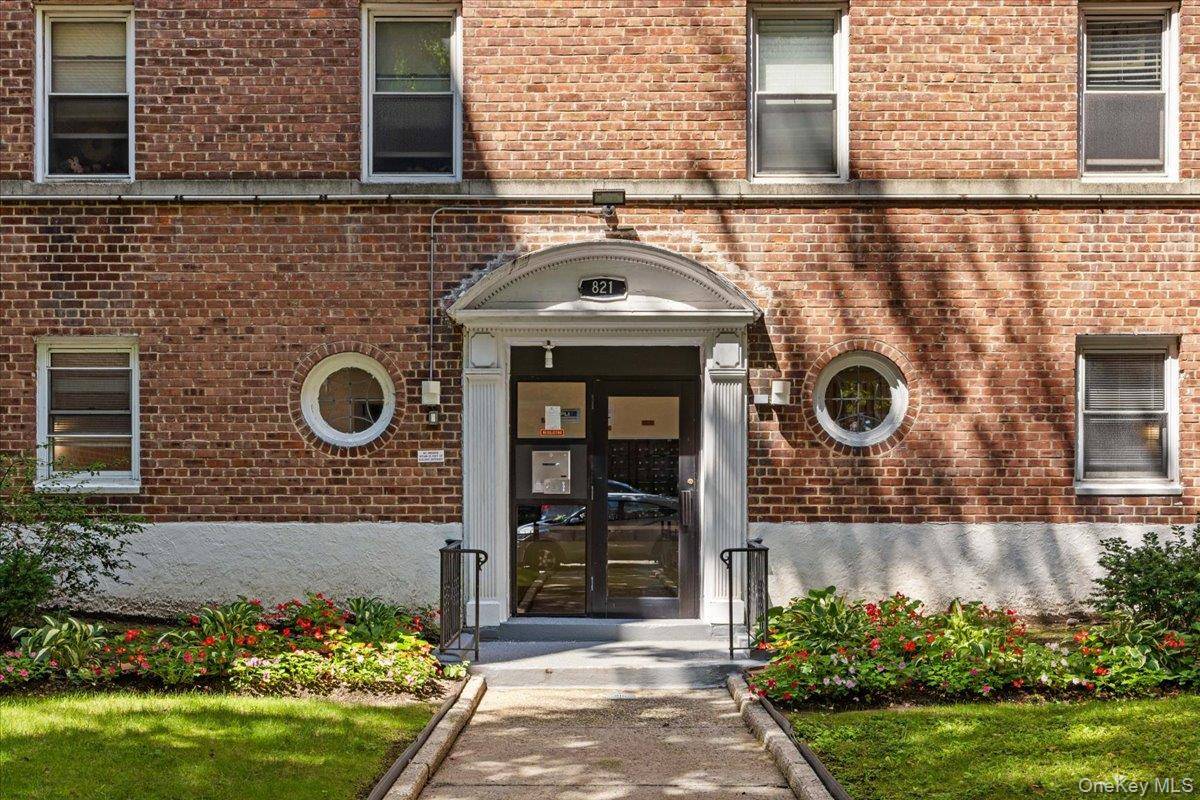 821 Bronx River RD #4D, Bronxville, NY 10708