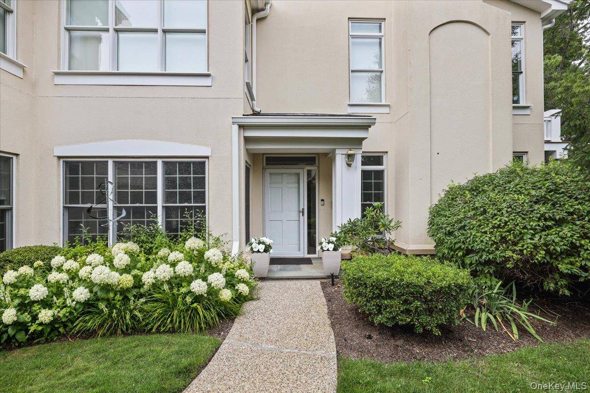 138 Doral Greens DR, Rye Brook, NY 10573