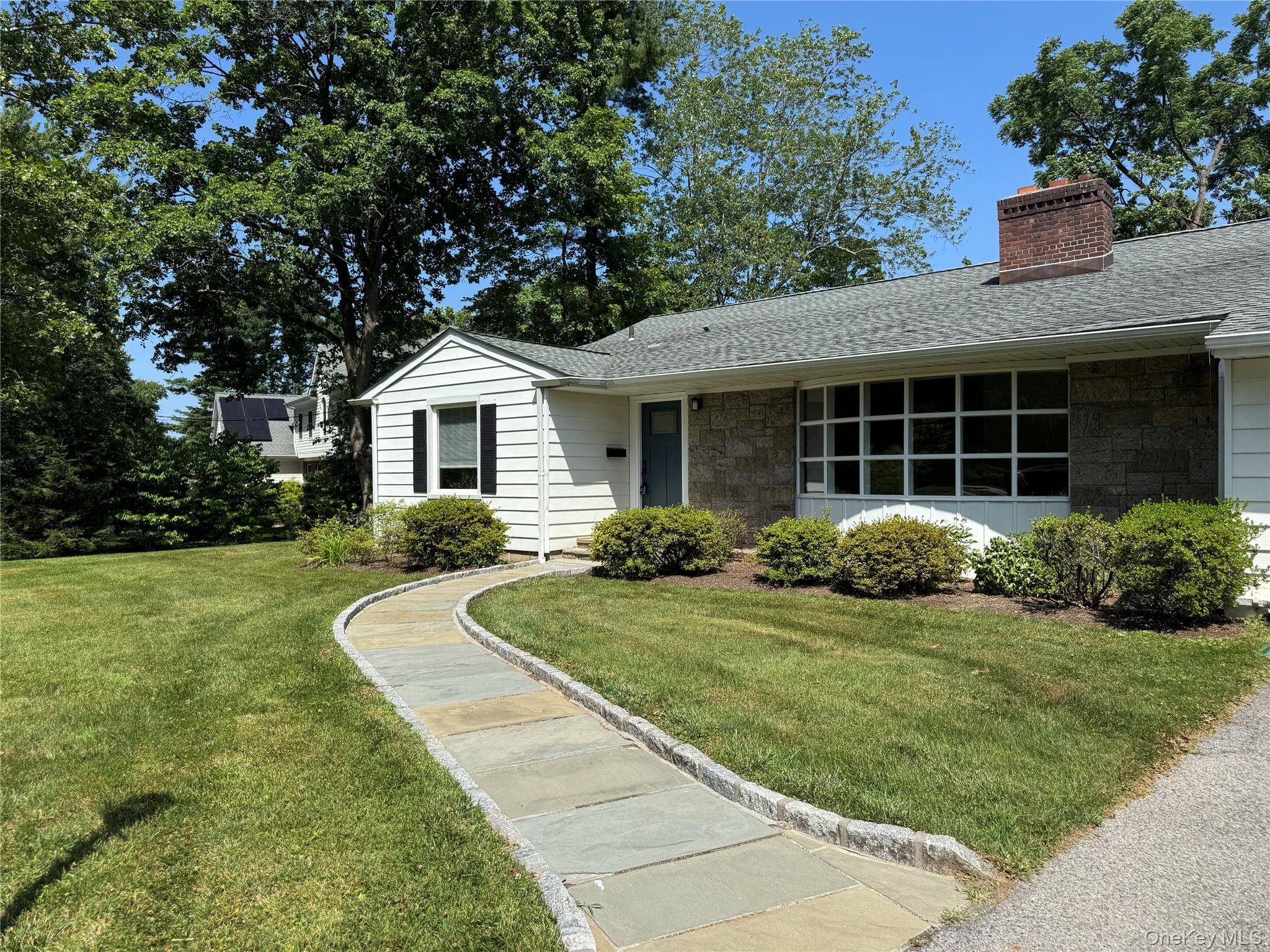 3 Stonewall LN, Mamaroneck, NY 10543