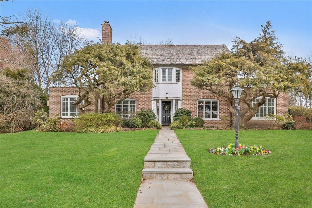 4 Oxford RD, White Plains, NY 10605
