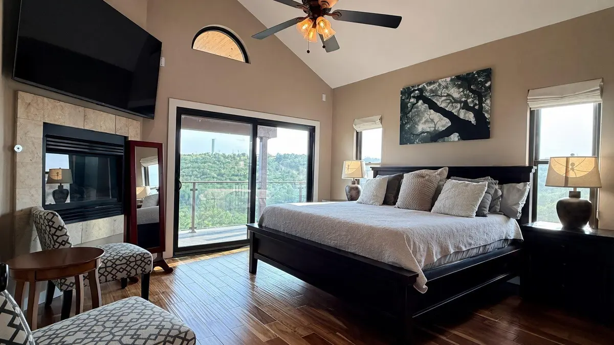 19005 White Rim TRL, Jonestown, TX 78645