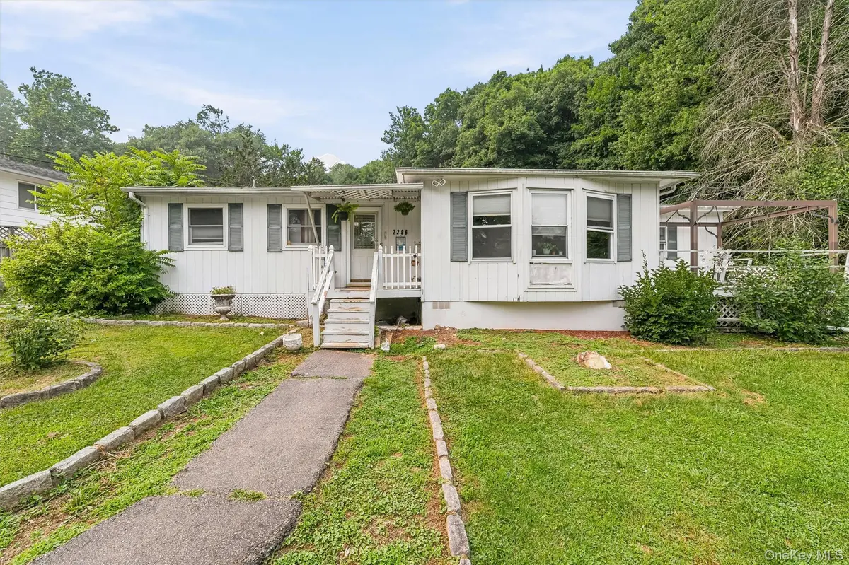 2296 Crompond RD, Cortlandt Manor, NY 10567