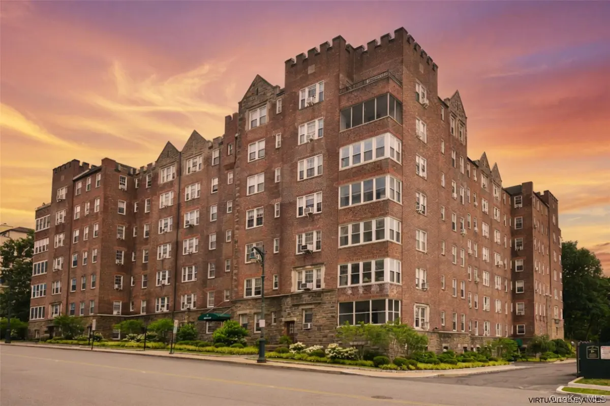 21 N Chatsworth AVE #3C, Larchmont, NY 10538