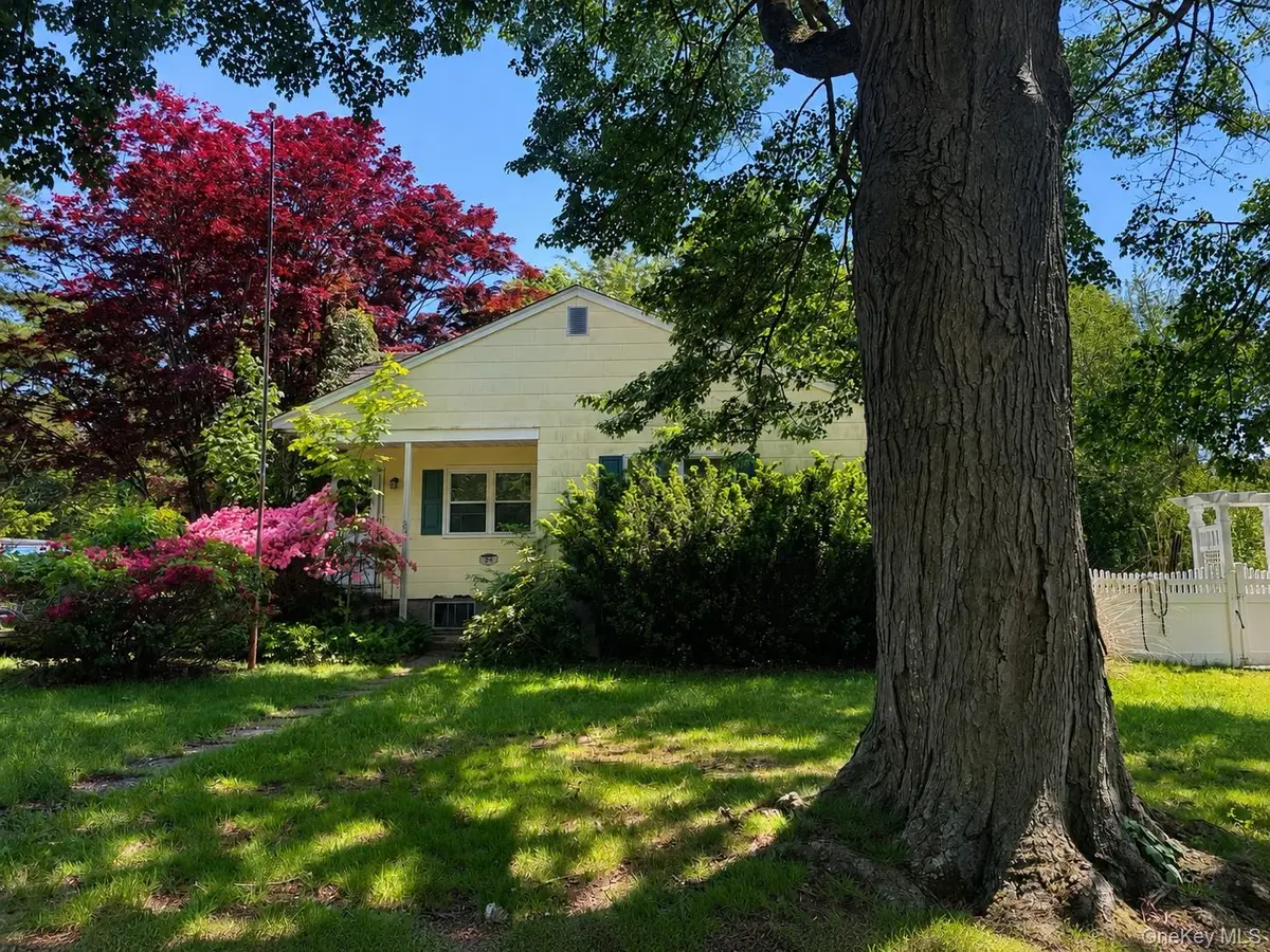 24 Saltaire RD, Sound Beach, NY 11789