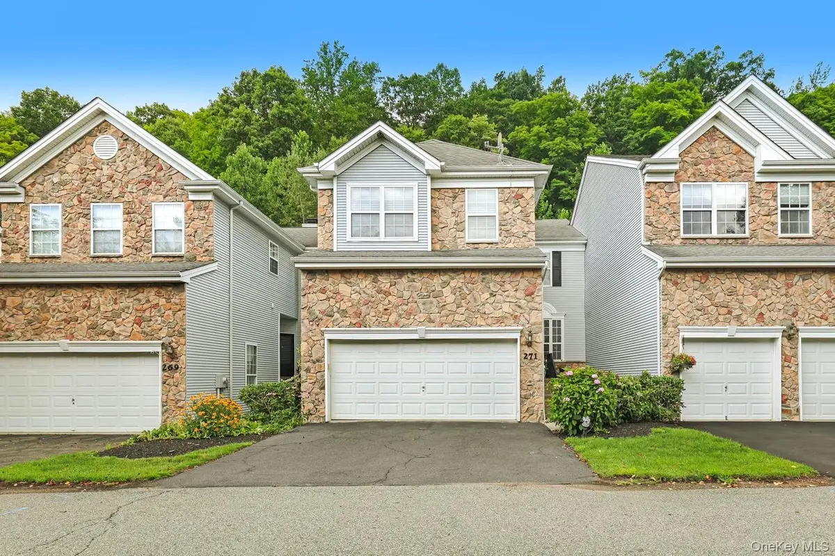 271 Woodlands DR, Tuxedo Park, NY 10987
