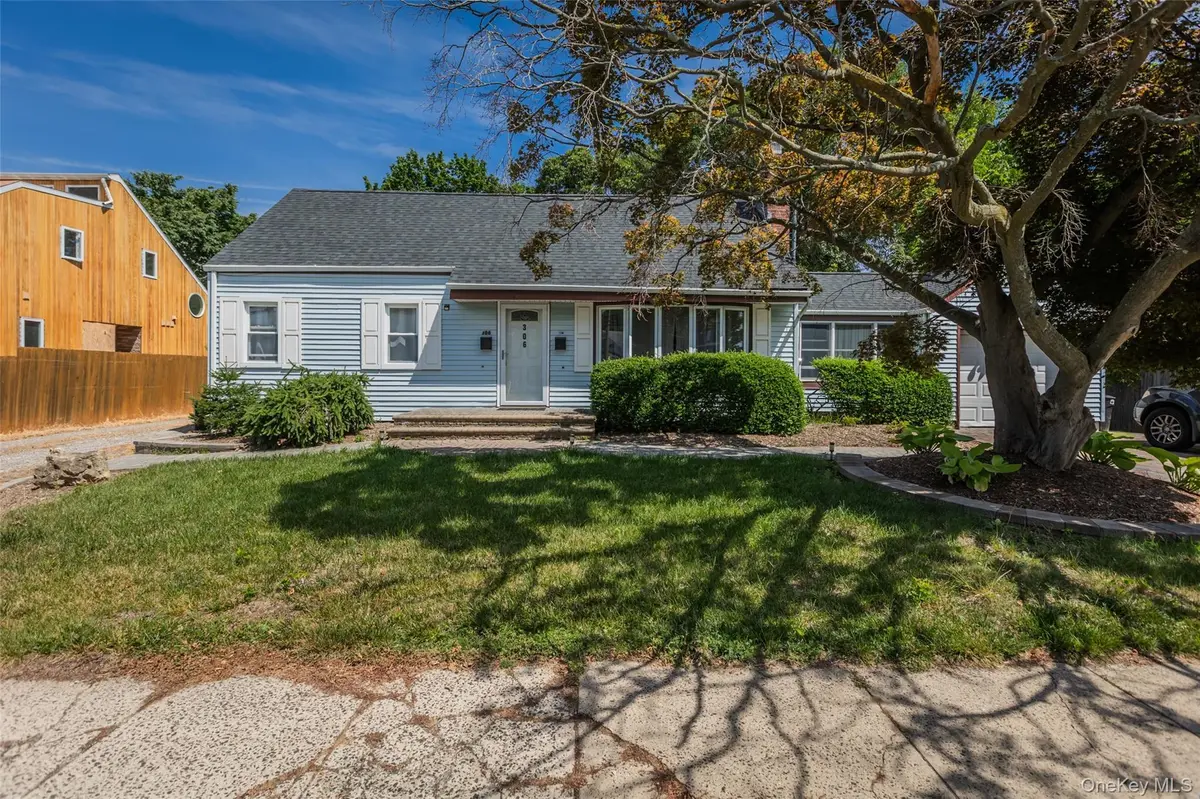 306 5th AVE, East Northport, NY 11731