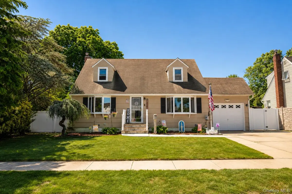 210 Willard AVE, Farmingdale, NY 11735